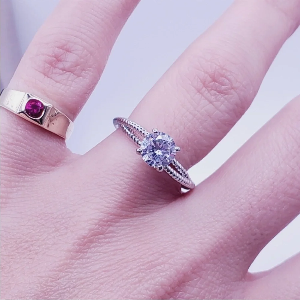 Round Cut Diamond Simulant Rhodium Plated Silver Tone Solitaire Cable Rope Ring